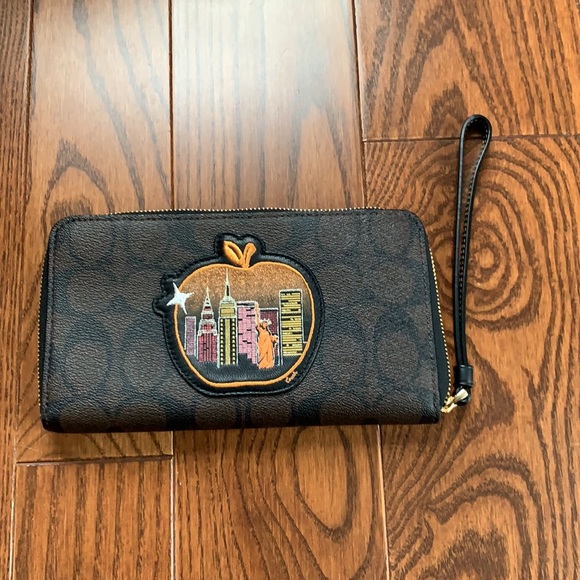 Coach Wallet; NWT - Picture 2 of 6